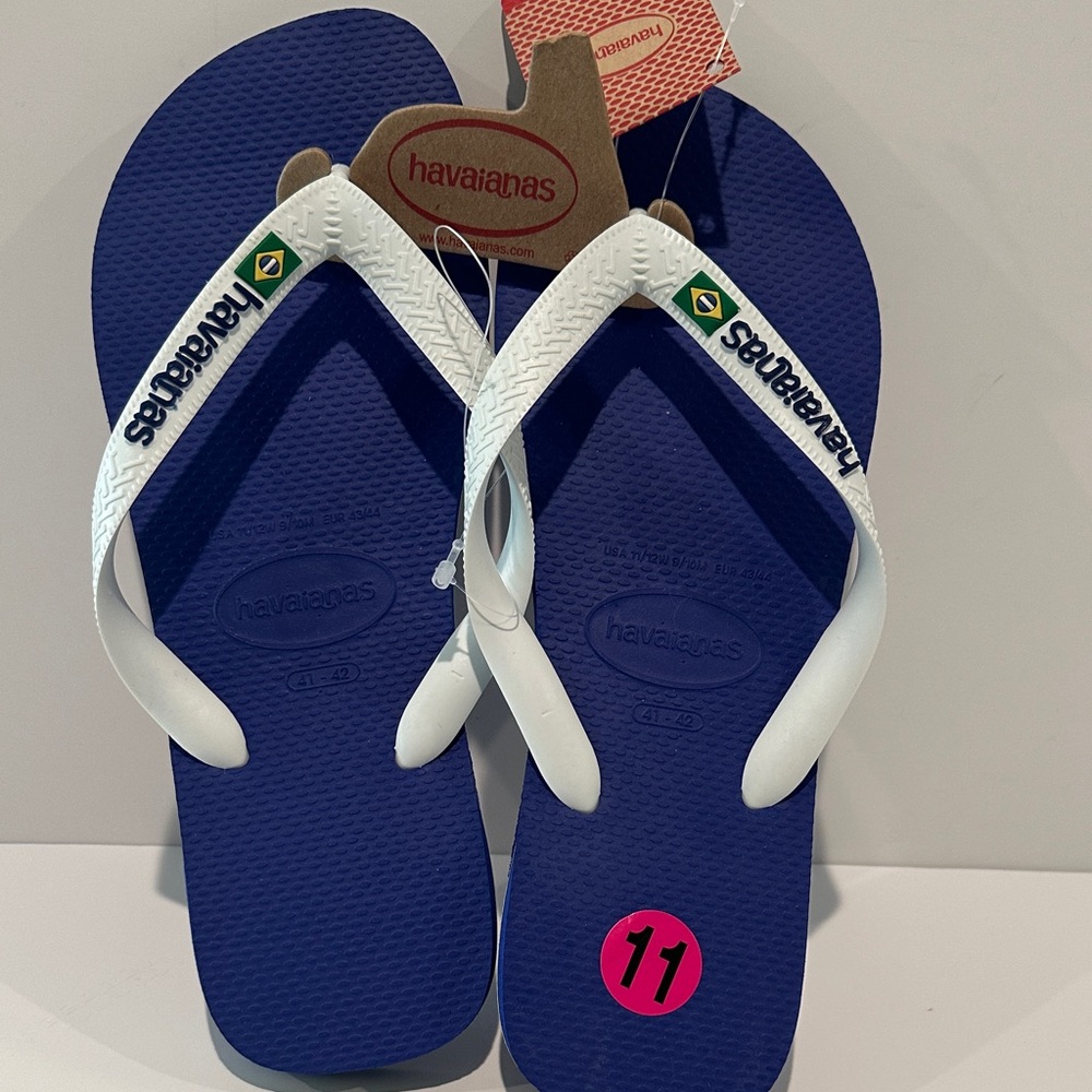 NWT Havana’s Blue & White Ladies Flip Flops. Size 11. Made in Brazil.